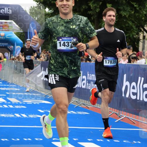 29.06.2025 - hella hamburg halbmarathon Strokosch-Dieckow http://msf.ph/oto/8479012 29.06.2025 10:45:46 Ziel 3477, 4345, 4854, 5047, 6071, 6290, 6711, 7385, 10792, 11821, 13975, 14374, 14911, 16617, 16624, 17332, 17835, 18185 meine-sportfotos.de