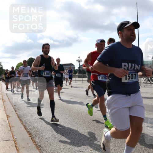 29.06.2025 - hella hamburg halbmarathon Lena Gebhardt http://msf.ph/oto/8479026 29.06.2025 09:56:04 Lombardsbrücke 1257, 3060, 19040, 11429, 1507, 1061, 1143, 1216, 1257, 1267, 1461, 1499, 1502, 1507, 1592, 1630, 1689, 2083, 2250, 2260, 2284, 2504, 2706, 2708, 2718, 2818, 2864, 2884, 3060, 3213, 3399, 3543, 3654, 3692, 3945, 4033, 4077, 4088, 4127, 4324, 4345, 4346, 4557, 4601, 4847, 4890, 5116, 5421, 5600, 5607, 6009, 6115, 6134, 6168, 6421, 6481, 6691, 6994, 7056, 7100, 7178, 7224, 7269, 7332, 7943, 8335, 8514, 8968, 8989, 9246, 9537, 10596 meine-sportfotos.de