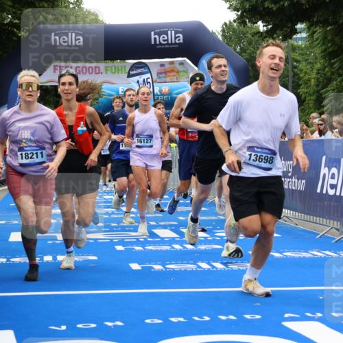 29.06.2025 - hella hamburg halbmarathon Strokosch-Dieckow http://msf.ph/oto/8479141 29.06.2025 10:46:22 Ziel 1600, 2222, 2842, 3056, 4237, 4497, 6421, 6691, 6978, 7335, 8142, 8981, 9386, 9497, 9786, 11185, 11773, 12171, 12651, 12891, 13698, 14045, 14200, 14228, 14262, 14482, 15157, 16127, 18118, 18211, 18637, 19209 meine-sportfotos.de