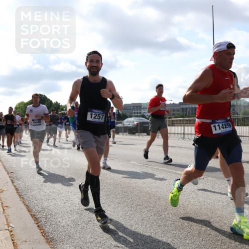 29.06.2025 - hella hamburg halbmarathon Lena Gebhardt http://msf.ph/oto/8479142 29.06.2025 09:56:04 Lombardsbrücke 19040, 1257, 11429, 1061, 1143, 1216, 1257, 1267, 1461, 1499, 1502, 1507, 1592, 1630, 1689, 2083, 2250, 2260, 2284, 2504, 2706, 2708, 2718, 2818, 2864, 2884, 3060, 3213, 3399, 3543, 3654, 3692, 3945, 4033, 4077, 4088, 4127, 4324, 4345, 4346, 4557, 4601, 4847, 4890, 5116, 5421, 5600, 5607, 6009, 6115, 6134, 6168, 6421, 6481, 6691, 6994, 7056, 7100, 7178, 7224, 7269, 7332, 7943, 8335, 8514, 8968, 8989, 9246, 9537, 10596 meine-sportfotos.de