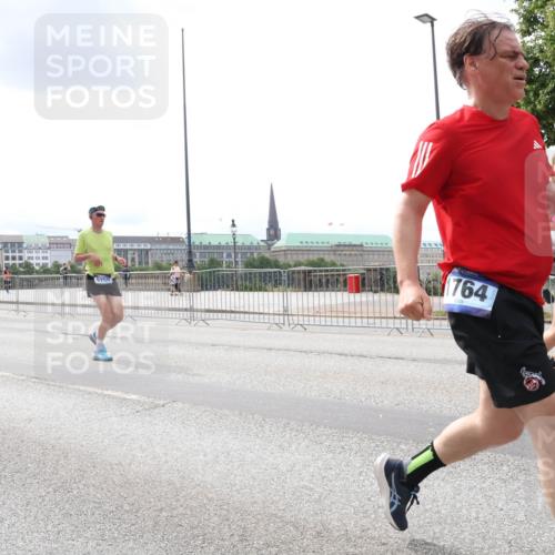 29.06.2025 - hella hamburg halbmarathon Lena Gebhardt http://msf.ph/oto/8479153 29.06.2025 10:33:29 Lombardsbrücke 9750, 1995, 764, 1189, 1275, 1324, 1764, 1896, 1995, 2038, 2054, 2085, 2342, 2776, 2838, 2959, 3170, 3341, 3560, 3812, 3871, 4030, 4096, 4164, 4361, 4433, 4445, 4449, 4650, 4696, 5075, 5096, 5141, 5180, 5557, 5569, 5581, 5821, 5822, 5887, 5917, 6109, 6773, 6854, 6999, 7653, 7705, 8021, 8157, 8282, 8595, 8891, 9234, 9258, 9289, 9438, 9591, 9592, 9750, 9780, 9799, 10561, 11229, 11260, 11713, 11811, 11826, 12039, 14305, 14743, 15951 meine-sportfotos.de
