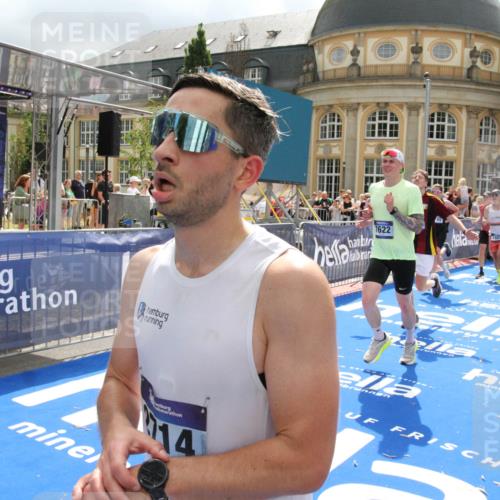 29.06.2025 - hella hamburg halbmarathon Michael Strokosch http://msf.ph/oto/8479257 29.06.2025 10:40:48 Ziel 1882, 2324, 2714, 2750, 4634, 4889, 5014, 5026, 5745, 6429, 7080, 7622, 8074, 8629, 9294, 9979, 10900, 11959, 14092, 14272, 15351, 15493, 16201, 16249, 16599, 17486 meine-sportfotos.de