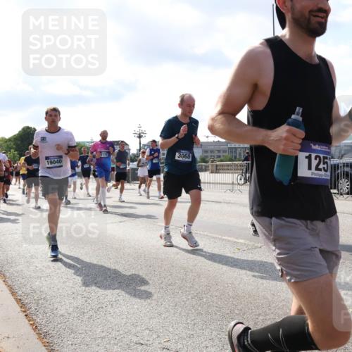 29.06.2025 - hella hamburg halbmarathon Lena Gebhardt http://msf.ph/oto/8479259 29.06.2025 09:56:05 Lombardsbrücke 45, 19040, 6115, 1712, 3060, 125, 1061, 1143, 1216, 1257, 1267, 1452, 1461, 1499, 1502, 1507, 1592, 1630, 1689, 2083, 2250, 2260, 2284, 2504, 2708, 2718, 2818, 2864, 2884, 3060, 3399, 3543, 3654, 3692, 3945, 4033, 4077, 4088, 4127, 4324, 4345, 4346, 4557, 4601, 5116, 5421, 5482, 5600, 5607, 6009, 6115, 6134, 6168, 6481, 6691, 6994, 7056, 7100, 7178, 7224, 7269, 7332, 7583, 7943, 8335, 8514, 8968, 8989, 8996, 9246, 9537, 10596 meine-sportfotos.de