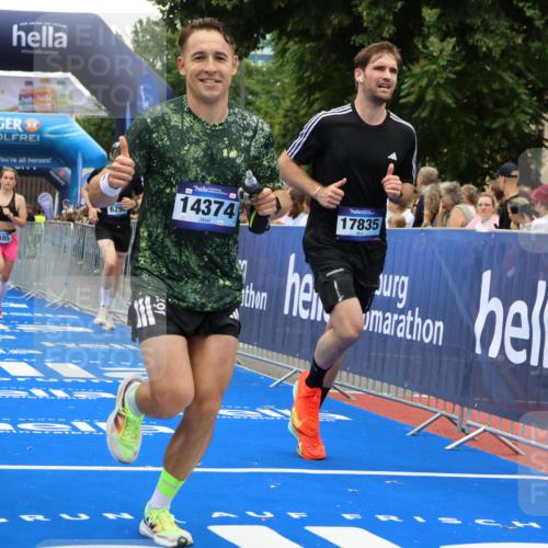 29.06.2025 - hella hamburg halbmarathon Strokosch-Dieckow http://msf.ph/oto/8479275 29.06.2025 10:45:46 Ziel 3477, 4345, 4854, 5047, 6071, 6290, 6711, 7385, 10792, 11821, 13975, 14374, 14911, 16617, 16624, 17332, 17835, 18185 meine-sportfotos.de