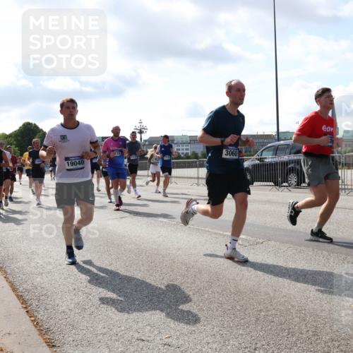 29.06.2025 - hella hamburg halbmarathon Lena Gebhardt http://msf.ph/oto/8479279 29.06.2025 09:56:05 Lombardsbrücke 115, 17131, 19040, 17127, 3060, 1061, 1143, 1216, 1257, 1267, 1452, 1461, 1499, 1502, 1507, 1592, 1630, 1689, 2083, 2250, 2260, 2284, 2504, 2708, 2718, 2818, 2864, 2884, 3060, 3399, 3543, 3654, 3692, 3945, 4033, 4077, 4088, 4127, 4324, 4345, 4346, 4557, 4601, 5116, 5421, 5482, 5600, 5607, 6009, 6115, 6134, 6168, 6481, 6691, 6994, 7056, 7100, 7178, 7224, 7269, 7332, 7583, 7943, 8335, 8514, 8968, 8989, 8996, 9246, 9537, 10596 meine-sportfotos.de