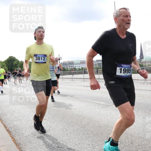 29.06.2025 - hella hamburg halbmarathon Lena Gebhardt http://msf.ph/oto/8479321 29.06.2025 10:33:30 Lombardsbrücke 3812, 4164, 1995, 9750, 1189, 1275, 1324, 1764, 1896, 1995, 2038, 2054, 2085, 2342, 2776, 2838, 3170, 3341, 3560, 3812, 3871, 4030, 4164, 4361, 4433, 4445, 4449, 4650, 4696, 5075, 5096, 5141, 5180, 5557, 5569, 5581, 5821, 5822, 5887, 5917, 6109, 6773, 6854, 6999, 7653, 7705, 8021, 8157, 8282, 8595, 8891, 9234, 9258, 9289, 9438, 9591, 9592, 9750, 9780, 9799, 10561, 11229, 11713, 11811, 11826, 12039, 14305, 14743, 15951 meine-sportfotos.de
