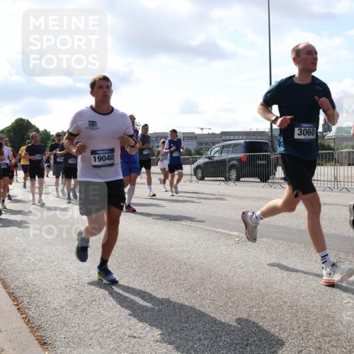 29.06.2025 - hella hamburg halbmarathon Lena Gebhardt http://msf.ph/oto/8479341 29.06.2025 09:56:05 Lombardsbrücke 1713, 1387, 17282, 19040, 17127, 3060, 9091, 1061, 1143, 1216, 1257, 1267, 1452, 1461, 1499, 1502, 1507, 1592, 1630, 1689, 2083, 2250, 2260, 2284, 2504, 2708, 2718, 2818, 2864, 2884, 3060, 3399, 3543, 3654, 3692, 3945, 4033, 4077, 4088, 4127, 4324, 4345, 4346, 4557, 4601, 5116, 5421, 5482, 5600, 5607, 6009, 6115, 6134, 6168, 6481, 6691, 6994, 7056, 7100, 7178, 7224, 7269, 7332, 7583, 7943, 8335, 8514, 8968, 8989, 8996, 9246, 9537, 10596 meine-sportfotos.de