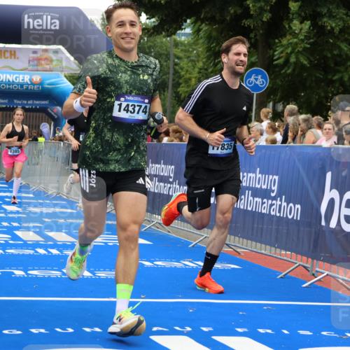 29.06.2025 - hella hamburg halbmarathon Strokosch-Dieckow http://msf.ph/oto/8479429 29.06.2025 10:45:46 Ziel 3477, 4345, 4854, 5047, 6071, 6290, 6711, 7385, 10792, 11821, 13975, 14374, 14911, 16617, 16624, 17332, 17835, 18185 meine-sportfotos.de