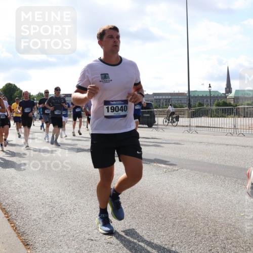 29.06.2025 - hella hamburg halbmarathon Lena Gebhardt http://msf.ph/oto/8479448 29.06.2025 09:56:06 Lombardsbrücke 11645, 1387, 17282, 19040, 17127, 1061, 1143, 1216, 1257, 1267, 1452, 1461, 1499, 1502, 1507, 1592, 1630, 1689, 2083, 2250, 2260, 2284, 2504, 2708, 2718, 2818, 2864, 2884, 3060, 3399, 3543, 3654, 3692, 3945, 4033, 4077, 4127, 4324, 4345, 4346, 4557, 4601, 5116, 5421, 5482, 5600, 5607, 6009, 6115, 6134, 6168, 6481, 6691, 6994, 7056, 7100, 7178, 7224, 7269, 7332, 7583, 7943, 8335, 8514, 8968, 8989, 8996, 9246, 9537, 10596 meine-sportfotos.de