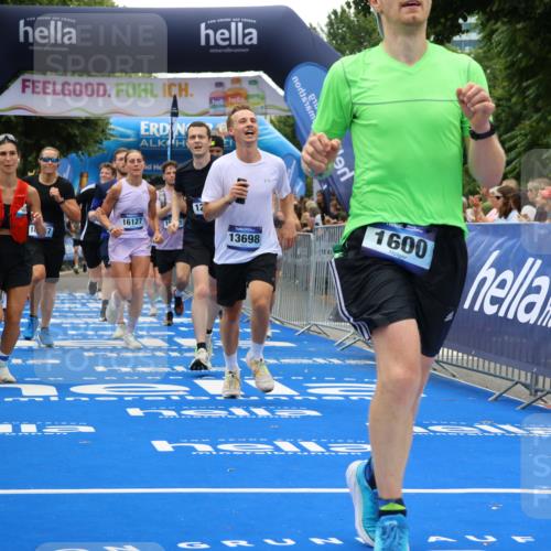 29.06.2025 - hella hamburg halbmarathon Strokosch-Dieckow http://msf.ph/oto/8479483 29.06.2025 10:46:21 Ziel 1600, 2048, 2222, 2842, 3056, 4237, 4949, 6421, 6691, 6978, 7335, 8142, 8981, 9497, 9786, 11185, 11773, 12171, 12651, 12891, 13698, 14045, 14200, 14228, 14262, 14482, 15157, 16127, 17190, 18118, 18211, 18637, 19209 meine-sportfotos.de