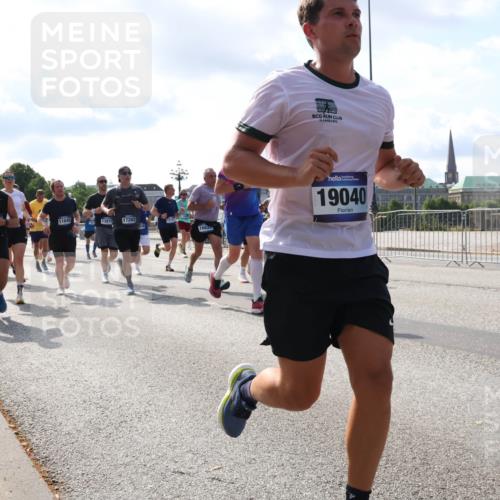 29.06.2025 - hella hamburg halbmarathon Lena Gebhardt http://msf.ph/oto/8479491 29.06.2025 09:56:06 Lombardsbrücke 11645, 13875, 17282, 1662, 19040, 1061, 1143, 1216, 1257, 1267, 1452, 1461, 1499, 1502, 1507, 1592, 1630, 1689, 2083, 2250, 2260, 2284, 2504, 2708, 2718, 2818, 2864, 2884, 3060, 3399, 3543, 3654, 3692, 3945, 4033, 4077, 4127, 4324, 4345, 4346, 4557, 4601, 5116, 5421, 5482, 5600, 5607, 6009, 6115, 6134, 6168, 6481, 6691, 6994, 7056, 7100, 7178, 7224, 7269, 7332, 7583, 7943, 8335, 8514, 8968, 8989, 8996, 9246, 9537, 10596 meine-sportfotos.de