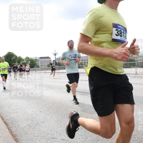 29.06.2025 - hella hamburg halbmarathon Lena Gebhardt http://msf.ph/oto/8479506 29.06.2025 10:33:31 Lombardsbrücke 8891, 4164, 3812, 1189, 1275, 1324, 1764, 1896, 1995, 2038, 2054, 2085, 2342, 2776, 2838, 3170, 3341, 3560, 3812, 3871, 4030, 4164, 4361, 4433, 4445, 4449, 4650, 4696, 4942, 5075, 5096, 5141, 5180, 5557, 5566, 5569, 5581, 5821, 5822, 5887, 5917, 6109, 6515, 6773, 6854, 6999, 7653, 7705, 8021, 8157, 8282, 8595, 8891, 9234, 9258, 9289, 9438, 9591, 9592, 9750, 9780, 9799, 10561, 11229, 11713, 11811, 11826, 12039, 14743, 15951 meine-sportfotos.de