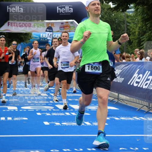 29.06.2025 - hella hamburg halbmarathon Strokosch-Dieckow http://msf.ph/oto/8479554 29.06.2025 10:46:21 Ziel 1600, 2048, 2222, 2842, 3056, 4237, 4949, 6421, 6691, 6978, 7335, 8142, 8981, 9497, 9786, 11185, 11773, 12171, 12651, 12891, 13698, 14045, 14200, 14228, 14262, 14482, 15157, 16127, 17190, 18118, 18211, 18637, 19209 meine-sportfotos.de