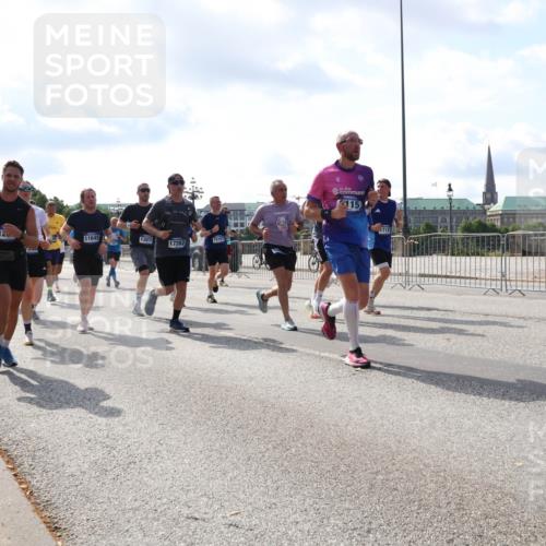 29.06.2025 - hella hamburg halbmarathon Lena Gebhardt http://msf.ph/oto/8479638 29.06.2025 09:56:06 Lombardsbrücke 15899, 11645, 13879, 15157, 17282, 115, 17127, 1061, 1143, 1216, 1257, 1267, 1452, 1461, 1499, 1502, 1507, 1592, 1630, 1689, 2083, 2250, 2260, 2284, 2504, 2708, 2718, 2818, 2864, 2884, 3060, 3399, 3543, 3654, 3692, 3945, 4033, 4077, 4127, 4324, 4345, 4346, 4557, 4601, 5116, 5421, 5482, 5600, 5607, 6009, 6115, 6134, 6168, 6481, 6691, 6994, 7056, 7100, 7178, 7224, 7269, 7332, 7583, 7943, 8335, 8514, 8968, 8989, 8996, 9246, 9537, 10596 meine-sportfotos.de