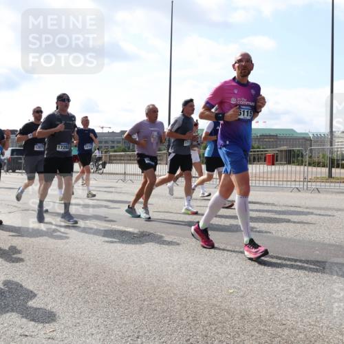 29.06.2025 - hella hamburg halbmarathon Lena Gebhardt http://msf.ph/oto/8479761 29.06.2025 09:56:07 Lombardsbrücke 12523, 13875, 17282, 1515, 502, 171, 6115, 1061, 1143, 1216, 1257, 1267, 1452, 1461, 1499, 1502, 1507, 1592, 1630, 1689, 2083, 2250, 2260, 2284, 2504, 2818, 2864, 2884, 3060, 3399, 3543, 3654, 3692, 3945, 4033, 4077, 4127, 4324, 4345, 4346, 4557, 4601, 5116, 5482, 5600, 5607, 6009, 6115, 6134, 6168, 6481, 6691, 6994, 7056, 7100, 7178, 7224, 7269, 7332, 7583, 7943, 8335, 8514, 8968, 8989, 8996, 9246, 9537, 10596 meine-sportfotos.de