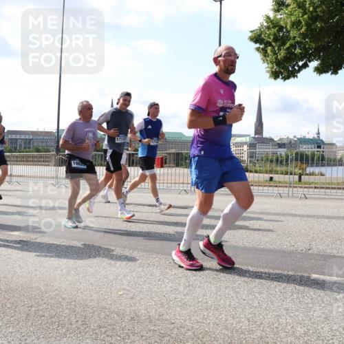 29.06.2025 - hella hamburg halbmarathon Lena Gebhardt http://msf.ph/oto/8479887 29.06.2025 09:56:07 Lombardsbrücke 13875, 14, 17282, 15157, 1662, 17131, 17121, 1061, 1143, 1216, 1257, 1267, 1452, 1461, 1499, 1502, 1507, 1592, 1630, 1689, 2083, 2250, 2260, 2284, 2504, 2818, 2864, 2884, 3060, 3399, 3543, 3654, 3692, 3945, 4033, 4077, 4127, 4324, 4345, 4346, 4557, 4601, 5116, 5482, 5600, 5607, 6009, 6115, 6134, 6168, 6481, 6691, 6994, 7056, 7100, 7178, 7224, 7269, 7332, 7583, 7943, 8335, 8514, 8968, 8989, 8996, 9246, 9537, 10596 meine-sportfotos.de