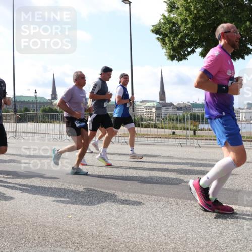 29.06.2025 - hella hamburg halbmarathon Lena Gebhardt http://msf.ph/oto/8479974 29.06.2025 09:56:08 Lombardsbrücke 13875, 17282, 1662, 1061, 1143, 1216, 1257, 1267, 1452, 1461, 1499, 1502, 1507, 1592, 1630, 1689, 2083, 2250, 2260, 2284, 2504, 2818, 2864, 2884, 3060, 3399, 3543, 3654, 3692, 3945, 4033, 4077, 4127, 4324, 4345, 4346, 4557, 4601, 5116, 5482, 5600, 5607, 6009, 6115, 6134, 6168, 6481, 6511, 6512, 6994, 7056, 7100, 7178, 7224, 7269, 7332, 7583, 7943, 8335, 8514, 8968, 8989, 8996, 9246, 9537, 10596 meine-sportfotos.de
