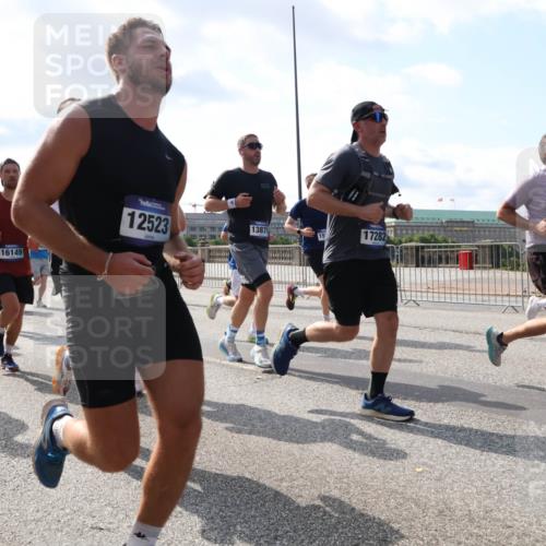 29.06.2025 - hella hamburg halbmarathon Lena Gebhardt http://msf.ph/oto/8480018 29.06.2025 09:56:08 Lombardsbrücke 15899, 2875, 16149, 12523, 13875, 17282, 171, 1061, 1143, 1216, 1257, 1267, 1452, 1461, 1499, 1502, 1507, 1592, 1630, 1689, 2083, 2250, 2260, 2284, 2504, 2818, 2864, 2884, 3060, 3399, 3543, 3654, 3692, 3945, 4033, 4077, 4127, 4324, 4345, 4346, 4557, 4601, 5116, 5482, 5600, 5607, 6009, 6115, 6134, 6168, 6481, 6511, 6512, 6994, 7056, 7100, 7178, 7224, 7269, 7332, 7583, 7943, 8335, 8514, 8968, 8989, 8996, 9246, 9537, 10596 meine-sportfotos.de