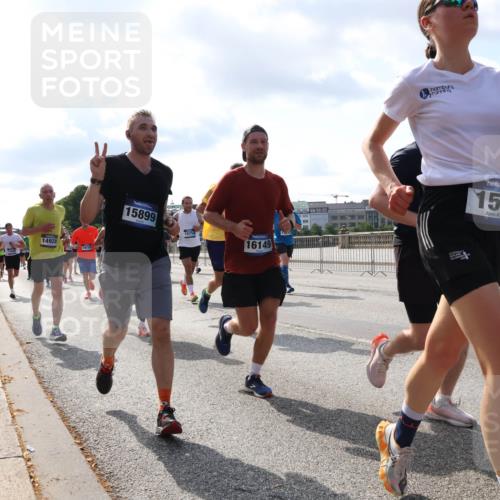 29.06.2025 - hella hamburg halbmarathon Lena Gebhardt http://msf.ph/oto/8480149 29.06.2025 09:56:09 Lombardsbrücke 14928, 18729, 15899, 15714, 16149, 15012, 150, 1450, 138, 1061, 1143, 1216, 1257, 1267, 1452, 1461, 1499, 1502, 1507, 1592, 1630, 1689, 2083, 2250, 2260, 2284, 2504, 2818, 2864, 2884, 3060, 3256, 3399, 3543, 3654, 3692, 3945, 4033, 4077, 4127, 4324, 4345, 4346, 4557, 4601, 5116, 5482, 5600, 5607, 5978, 6115, 6134, 6168, 6481, 6511, 6512, 6994, 7056, 7100, 7178, 7224, 7269, 7332, 7583, 7943, 8335, 8514, 8968, 8989, 8996, 9246, 9537, 10596 meine-sportfotos.de