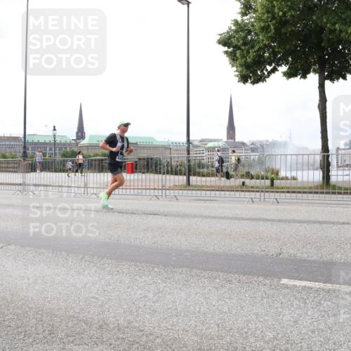 29.06.2025 - hella hamburg halbmarathon Lena Gebhardt http://msf.ph/oto/8480293 29.06.2025 10:33:35 Lombardsbrücke 1189, 1275, 1764, 1896, 1995, 2038, 2054, 2085, 2342, 2776, 2838, 3170, 3264, 3341, 3560, 3812, 4164, 4361, 4433, 4445, 4449, 4696, 4942, 5075, 5096, 5141, 5180, 5557, 5566, 5569, 5581, 5821, 5822, 5887, 5917, 6109, 6515, 6516, 6773, 6854, 6956, 6999, 7027, 7565, 7653, 7705, 8021, 8157, 8202, 8282, 8375, 8377, 8383, 8401, 8595, 8891, 9234, 9258, 9289, 9438, 9591, 9592, 9750, 9780, 9799, 9995, 10007, 10561, 11229, 11713, 11811, 11826, 12039 meine-sportfotos.de