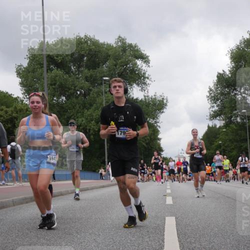 29.06.2025 - hella hamburg halbmarathon Luisa Fischer http://msf.ph/oto/8480379 29.06.2025 10:49:37 Kennedybrücke 18306, 1641, 10875, 179, 2004, 291, 13, 1695, 1983, 2008, 2398, 2917, 3160, 3164, 5044, 6124, 6161, 8477, 10230, 10367 meine-sportfotos.de