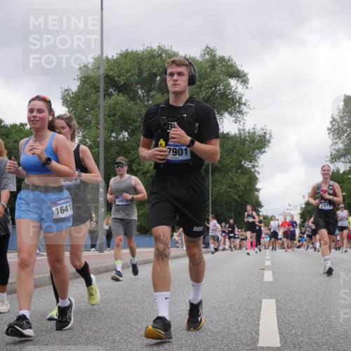 29.06.2025 - hella hamburg halbmarathon Luisa Fischer http://msf.ph/oto/8480394 29.06.2025 10:49:38 Kennedybrücke 18306, 1641, 10875, 7901, 2005, 291, 1695, 1983, 2398, 2917, 3160, 3164, 5044, 6124, 6161, 8477, 9243, 10230, 10367 meine-sportfotos.de