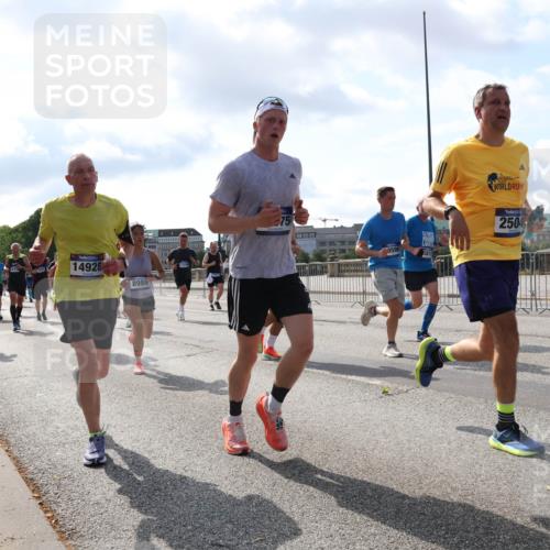 29.06.2025 - hella hamburg halbmarathon Lena Gebhardt http://msf.ph/oto/8480427 29.06.2025 09:56:10 Lombardsbrücke 17842, 14928, 8989, 2504, 1061, 1143, 1216, 1257, 1267, 1452, 1461, 1499, 1502, 1507, 1592, 1630, 1689, 2083, 2250, 2260, 2504, 2818, 2864, 2884, 2953, 3060, 3256, 3543, 3654, 3692, 3945, 4033, 4077, 4127, 4324, 4345, 4346, 4557, 4601, 5116, 5482, 5600, 5607, 5978, 6115, 6134, 6168, 6481, 6511, 6512, 6994, 7056, 7100, 7178, 7224, 7269, 7332, 7583, 7943, 8335, 8514, 8968, 8989, 8996, 9246, 9537, 10596 meine-sportfotos.de