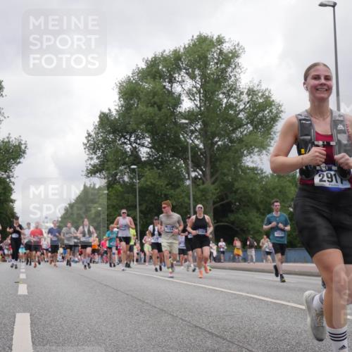 29.06.2025 - hella hamburg halbmarathon Luisa Fischer http://msf.ph/oto/8480498 29.06.2025 10:49:41 Kennedybrücke 8477, 5333, 3164, 3160, 10230, 291, 6161, 1695, 1867, 1868, 2398, 2917, 3160, 3164, 4202, 4296, 4572, 6124, 6161, 8477, 9243, 10030, 10230, 10327, 10367 meine-sportfotos.de