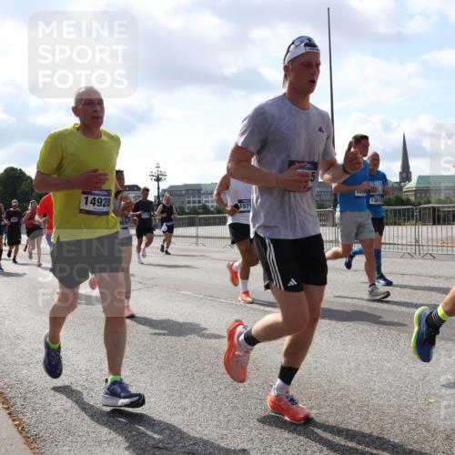 29.06.2025 - hella hamburg halbmarathon Lena Gebhardt http://msf.ph/oto/8480545 29.06.2025 09:56:10 Lombardsbrücke 17842, 14928, 1059, 1571, 13812, 989, 1061, 1143, 1216, 1257, 1267, 1452, 1461, 1499, 1502, 1507, 1592, 1630, 1689, 2083, 2250, 2260, 2504, 2818, 2864, 2884, 2953, 3060, 3256, 3543, 3654, 3692, 3945, 4033, 4077, 4127, 4324, 4345, 4346, 4557, 4601, 5116, 5482, 5600, 5607, 5978, 6115, 6134, 6168, 6481, 6511, 6512, 6994, 7056, 7100, 7178, 7224, 7269, 7332, 7583, 7943, 8335, 8514, 8968, 8989, 8996, 9246, 9537, 10596 meine-sportfotos.de