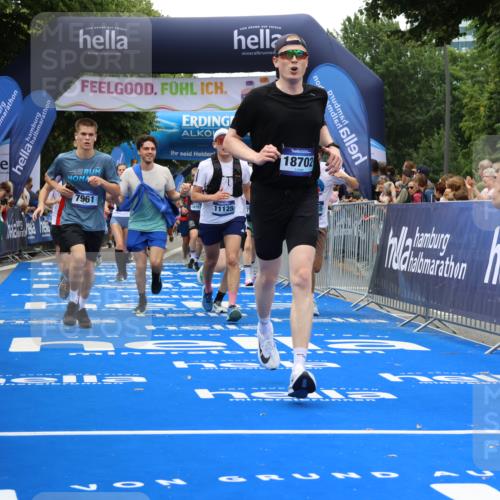 29.06.2025 - hella hamburg halbmarathon Strokosch-Dieckow http://msf.ph/oto/8480601 29.06.2025 10:46:07 Ziel 1569, 1759, 2048, 2590, 2707, 3087, 4949, 5648, 6388, 6460, 7450, 7961, 8269, 9585, 10796, 11094, 11125, 11936, 12269, 13630, 14804, 16136, 16466, 16475, 17190, 18081, 18702, 18797 meine-sportfotos.de