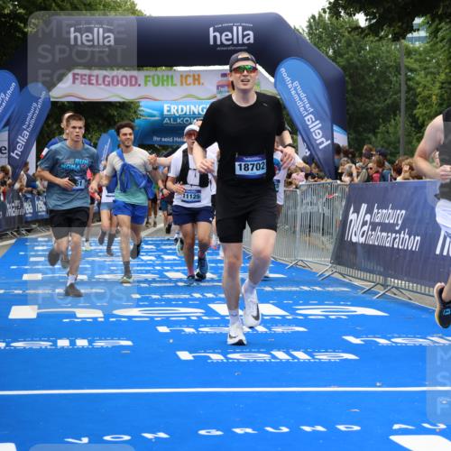 29.06.2025 - hella hamburg halbmarathon Strokosch-Dieckow http://msf.ph/oto/8480763 29.06.2025 10:46:07 Ziel 1569, 1759, 2048, 2590, 2707, 3087, 4949, 5648, 6388, 6460, 7450, 7961, 8269, 9585, 10796, 11094, 11125, 11936, 12269, 13630, 14804, 16136, 16466, 16475, 17190, 18081, 18702, 18797 meine-sportfotos.de