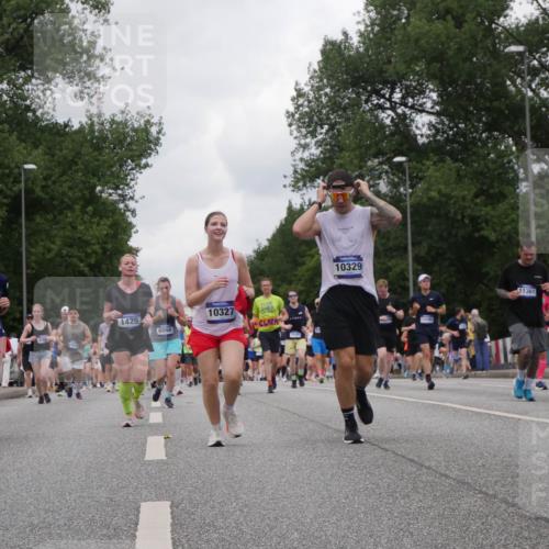 29.06.2025 - hella hamburg halbmarathon Luisa Fischer http://msf.ph/oto/8480831 29.06.2025 10:49:50 Kennedybrücke 9445, 1429, 6068, 10327, 10329, 13195, 11361, 5769, 341, 1033, 1429, 1867, 1868, 1924, 2423, 2773, 2813, 3410, 4202, 4296, 4306, 4317, 4572, 5769, 5770, 8486, 9120, 9121, 9243, 9445, 10030, 10327, 10329 meine-sportfotos.de
