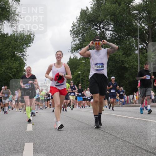 29.06.2025 - hella hamburg halbmarathon Luisa Fischer http://msf.ph/oto/8480846 29.06.2025 10:49:51 Kennedybrücke 9445, 2423, 1429, 10, 10329, 8486, 9337, 13195, 1361, 5769, 3410, 1033, 1429, 1867, 1868, 1924, 2423, 2773, 2813, 3410, 4202, 4296, 4306, 4317, 4572, 5769, 5770, 8486, 9120, 9121, 9243, 9445, 10030, 10327, 10329 meine-sportfotos.de