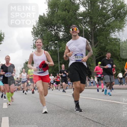 29.06.2025 - hella hamburg halbmarathon Luisa Fischer http://msf.ph/oto/8480868 29.06.2025 10:49:52 Kennedybrücke 2423, 60, 1429, 9121, 1032, 10329, 18950, 5770, 1361, 3410, 1033, 1429, 1867, 1868, 1924, 2423, 2773, 2813, 3410, 4202, 4296, 4306, 4317, 4572, 5769, 5770, 6392, 8486, 9120, 9121, 9445, 10030, 10327, 10329 meine-sportfotos.de
