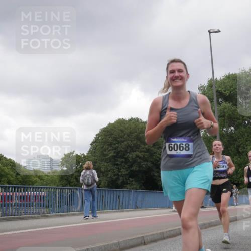 29.06.2025 - hella hamburg halbmarathon Luisa Fischer http://msf.ph/oto/8480997 29.06.2025 10:49:57 Kennedybrücke 6068, 4891, 4306, 1033, 1104, 1429, 2423, 2813, 3410, 3896, 4306, 4317, 4448, 5635, 5769, 5770, 6392, 8010, 8047, 8486, 8706, 9120, 9121, 9337, 9426, 9774, 10329 meine-sportfotos.de