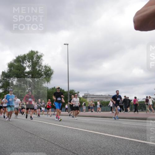 29.06.2025 - hella hamburg halbmarathon Luisa Fischer http://msf.ph/oto/8481083 29.06.2025 10:50:01 Kennedybrücke 563, 1104, 1100, 1104, 2423, 2697, 3896, 4104, 4448, 5635, 5769, 5770, 5854, 5892, 6392, 6623, 8010, 8047, 8486, 8706, 9120, 9121, 9337, 9426, 9774, 9949 meine-sportfotos.de