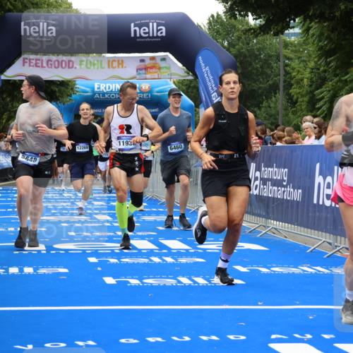 29.06.2025 - hella hamburg halbmarathon Strokosch-Dieckow http://msf.ph/oto/8481175 29.06.2025 10:46:01 Ziel 2189, 2707, 4277, 5648, 6460, 6532, 7961, 8269, 8577, 8871, 9585, 11125, 11936, 12084, 12269, 13630, 14462, 14804, 15149, 16136, 16466, 16475, 17008, 18081, 18702, 19116 meine-sportfotos.de