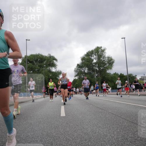 29.06.2025 - hella hamburg halbmarathon Luisa Fischer http://msf.ph/oto/8481306 29.06.2025 10:50:09 Kennedybrücke 13499, 3, 2697, 1444, 1004, 1700, 1004, 1100, 1104, 1375, 1837, 1999, 2662, 2665, 2697, 3896, 4104, 4448, 4483, 5854, 5892, 6623, 7073, 7268, 7364, 7368, 7374, 7430, 7431, 8047, 8706, 9774, 9949 meine-sportfotos.de