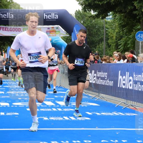 29.06.2025 - hella hamburg halbmarathon Strokosch-Dieckow http://msf.ph/oto/8481422 29.06.2025 10:45:59 Ziel 2189, 4277, 5648, 6460, 6532, 8269, 8577, 8871, 9585, 10792, 11821, 11936, 12084, 12269, 13630, 14462, 14804, 14911, 15149, 17008, 18081, 18185, 18702, 19116 meine-sportfotos.de