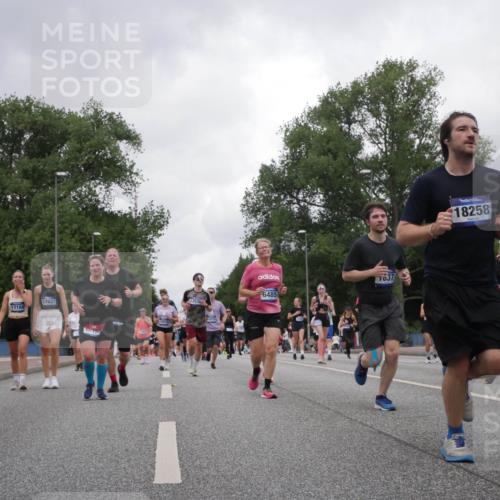 29.06.2025 - hella hamburg halbmarathon Luisa Fischer http://msf.ph/oto/8481579 29.06.2025 10:50:19 Kennedybrücke 17031, 17184, 1253, 6485, 18258, 7430, 1371, 1375, 1608, 1837, 1961, 1999, 2162, 2327, 2537, 3339, 3406, 3407, 5697, 6485, 6740, 6995, 7364, 7368, 7430, 7431, 7960, 8967, 9557, 10514, 10515, 10591 meine-sportfotos.de
