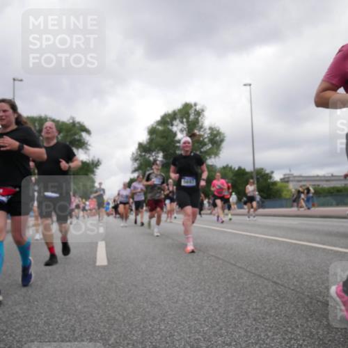29.06.2025 - hella hamburg halbmarathon Luisa Fischer http://msf.ph/oto/8481689 29.06.2025 10:50:22 Kennedybrücke 5647, 64, 1371, 1608, 1837, 1961, 2162, 2327, 2537, 3339, 3406, 3407, 4325, 5697, 6485, 6740, 6995, 7430, 7431, 7960, 8131, 8541, 8967, 9557, 10514, 10515, 10591 meine-sportfotos.de