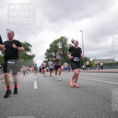 29.06.2025 - hella hamburg halbmarathon Luisa Fischer http://msf.ph/oto/8481707 29.06.2025 10:50:22 Kennedybrücke 5697, 1371, 1608, 1837, 1961, 2162, 2327, 2537, 3339, 3406, 3407, 4325, 5697, 6485, 6740, 6995, 7430, 7431, 7960, 8131, 8541, 8967, 9557, 10514, 10515, 10591 meine-sportfotos.de