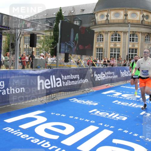 29.06.2025 - hella hamburg halbmarathon Michael Strokosch http://msf.ph/oto/8481803 29.06.2025 10:41:56 Ziel 1169, 7092, 10415, 11765, 15521, 15935, 16507 meine-sportfotos.de