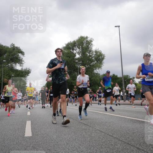 29.06.2025 - hella hamburg halbmarathon Luisa Fischer http://msf.ph/oto/8481878 29.06.2025 10:50:26 Kennedybrücke 8700, 1263, 13122, 1011, 9557, 2162, 10591, 3406, 2162, 2327, 2537, 2556, 3277, 3339, 3406, 3407, 3823, 4325, 5697, 6740, 6995, 7827, 7960, 8131, 8541, 9557, 10511, 10514, 10515, 10591 meine-sportfotos.de