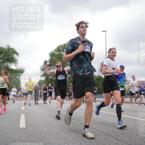 29.06.2025 - hella hamburg halbmarathon Luisa Fischer http://msf.ph/oto/8481907 29.06.2025 10:50:27 Kennedybrücke 363, 13122, 2537, 625, 2162, 3339, 1555, 2162, 2327, 2537, 2556, 3277, 3339, 3406, 3407, 3823, 4325, 6740, 6995, 7827, 7960, 8131, 8541, 9557, 10511, 10514, 10515, 10591 meine-sportfotos.de