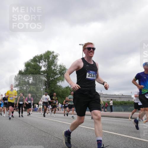 29.06.2025 - hella hamburg halbmarathon Luisa Fischer http://msf.ph/oto/8481934 29.06.2025 10:50:28 Kennedybrücke 3277, 8131, 2537, 333, 2162, 1555, 2162, 2537, 2556, 3277, 3339, 3406, 3407, 3823, 4325, 6740, 6995, 7827, 7960, 8131, 8541, 9092, 9557, 10511, 10591 meine-sportfotos.de