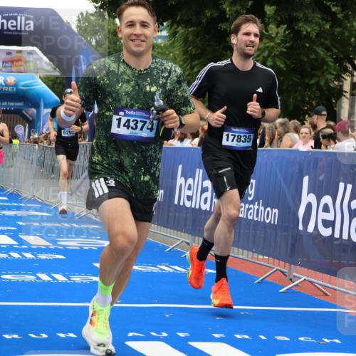 29.06.2025 - hella hamburg halbmarathon Strokosch-Dieckow http://msf.ph/oto/8482007 29.06.2025 10:45:46 Ziel 3477, 4345, 4854, 5047, 6071, 6290, 6711, 7385, 10792, 11821, 13975, 14374, 14911, 16617, 16624, 17332, 17835, 18185 meine-sportfotos.de