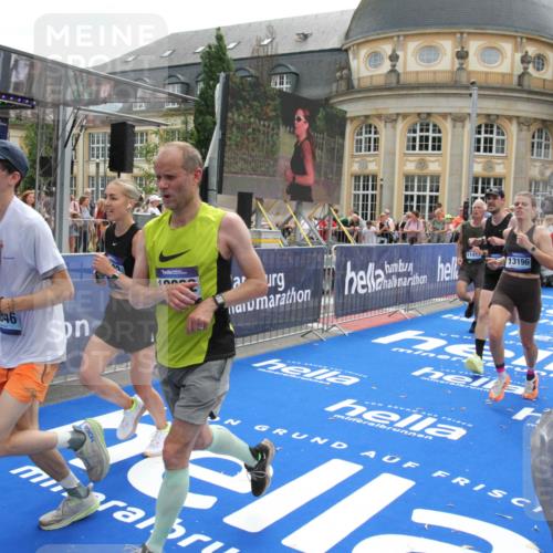 29.06.2025 - hella hamburg halbmarathon Michael Strokosch http://msf.ph/oto/8482117 29.06.2025 10:42:08 Ziel 1441, 5690, 6593, 10216, 11417, 12098, 12292, 13196, 15846, 16677, 17864, 17926, 18920, 19046 meine-sportfotos.de