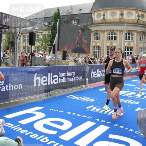 29.06.2025 - hella hamburg halbmarathon Michael Strokosch http://msf.ph/oto/8482131 29.06.2025 10:42:08 Ziel 1441, 5690, 6593, 10216, 11417, 12098, 12292, 13196, 15846, 16677, 17864, 17926, 18920, 19046 meine-sportfotos.de