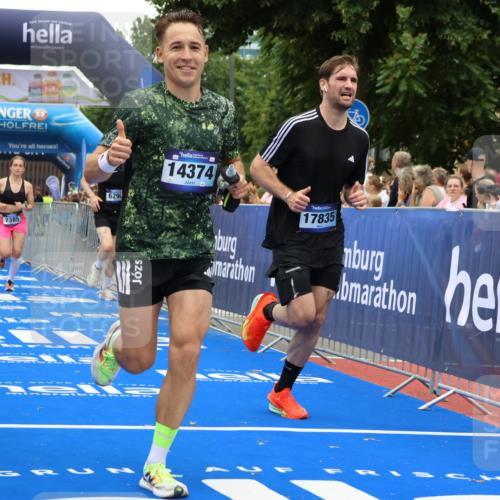 29.06.2025 - hella hamburg halbmarathon Strokosch-Dieckow http://msf.ph/oto/8482172 29.06.2025 10:45:46 Ziel 3477, 4345, 4854, 5047, 6071, 6290, 6711, 7385, 10792, 11821, 13975, 14374, 14911, 16617, 16624, 17332, 17835, 18185 meine-sportfotos.de